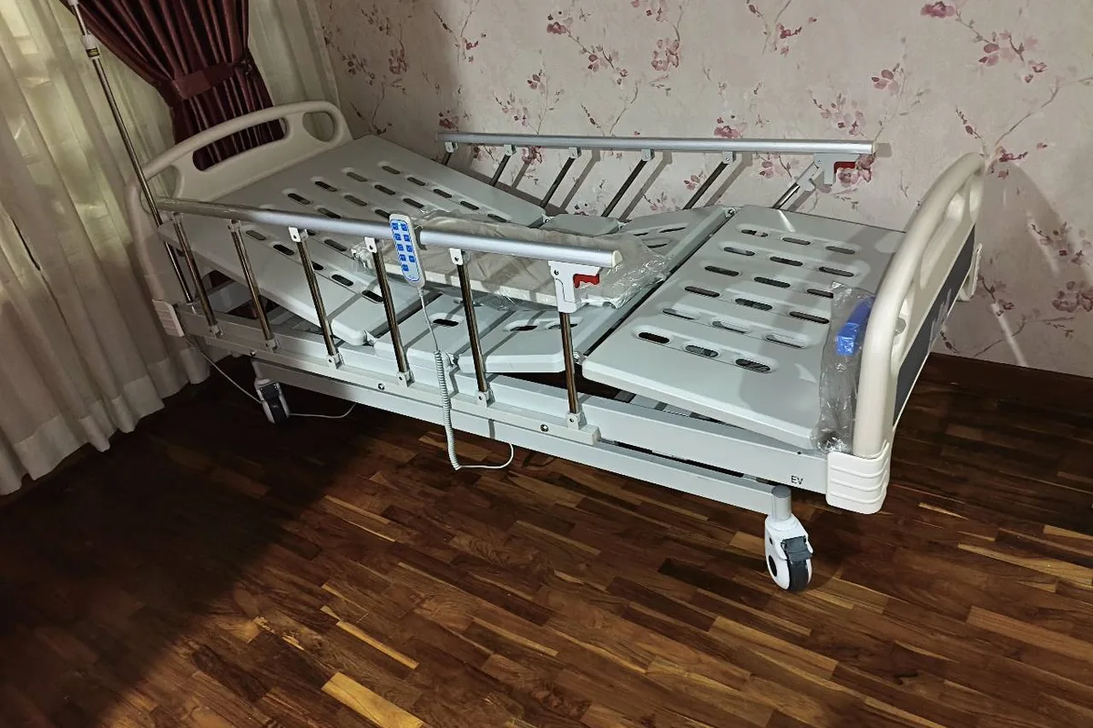 Hospital-bed delivery team handling equipment during an actual delivery